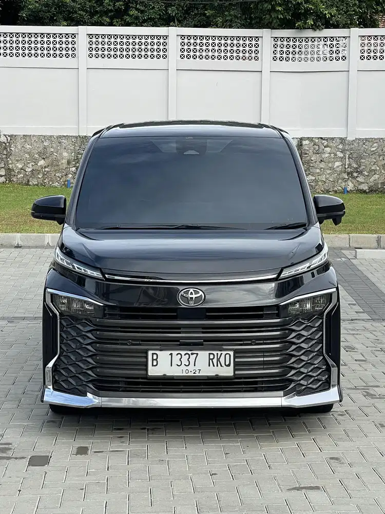 TERMURAH NEW VOXY 2.0 CVT TSS 2022 BLACK HITAM METALIK