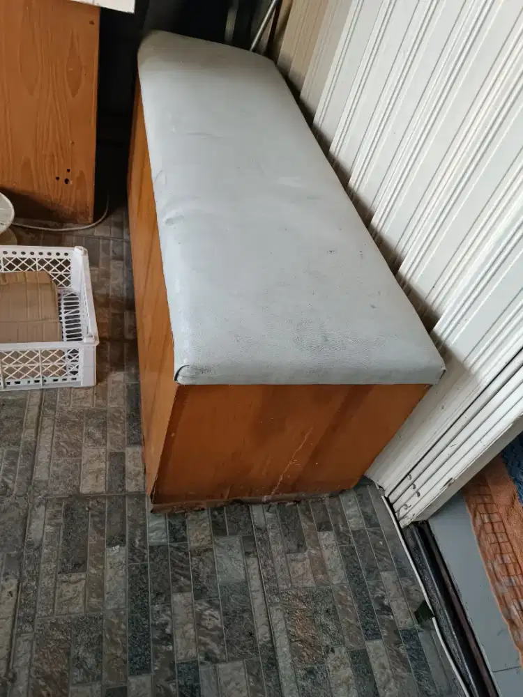 Sofa ujung tempat tidur