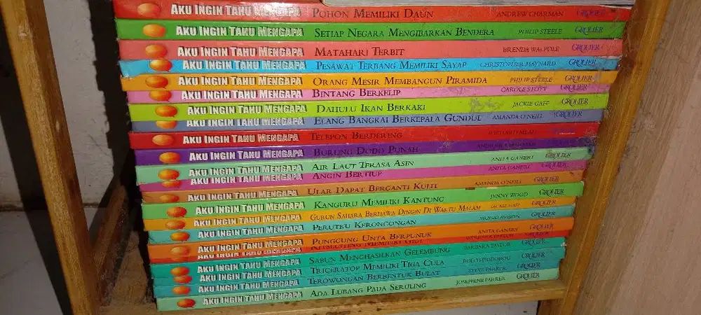 Jual buku Grolier Ensiklopedia Aku Ingin Tahu Mengapa - ada 22 buku