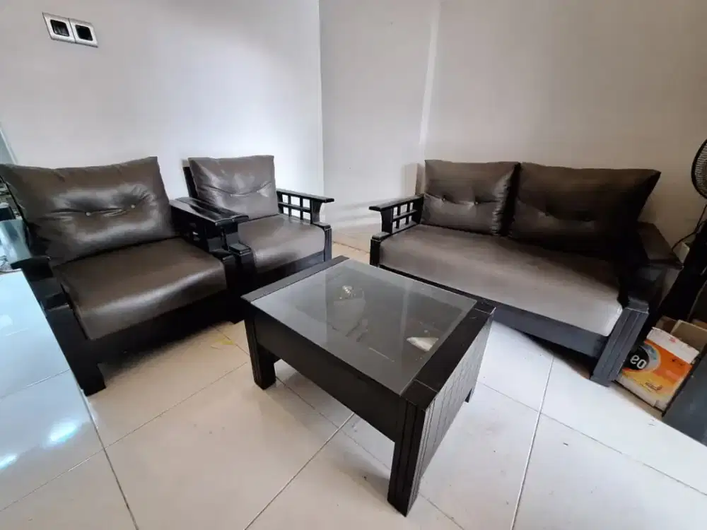 Kursi tamu minimalis satu set dengan meja kaca