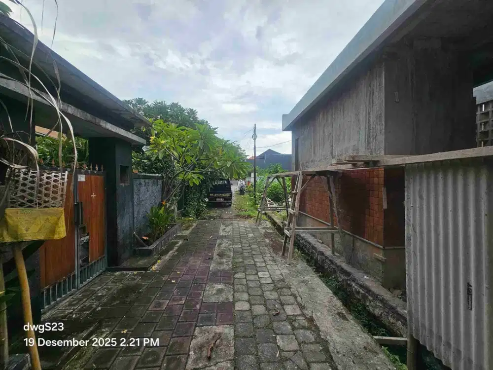 dijual tanah ada bangunan rumah lantai 1 lokasi seminyak