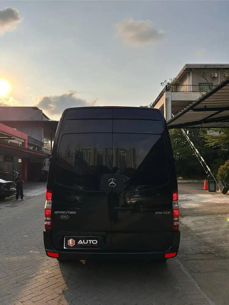 Mercedes-Benz Sprinter 315 CDI A2 Van Wagon Diesel M/T 2018 Hitam Km8r