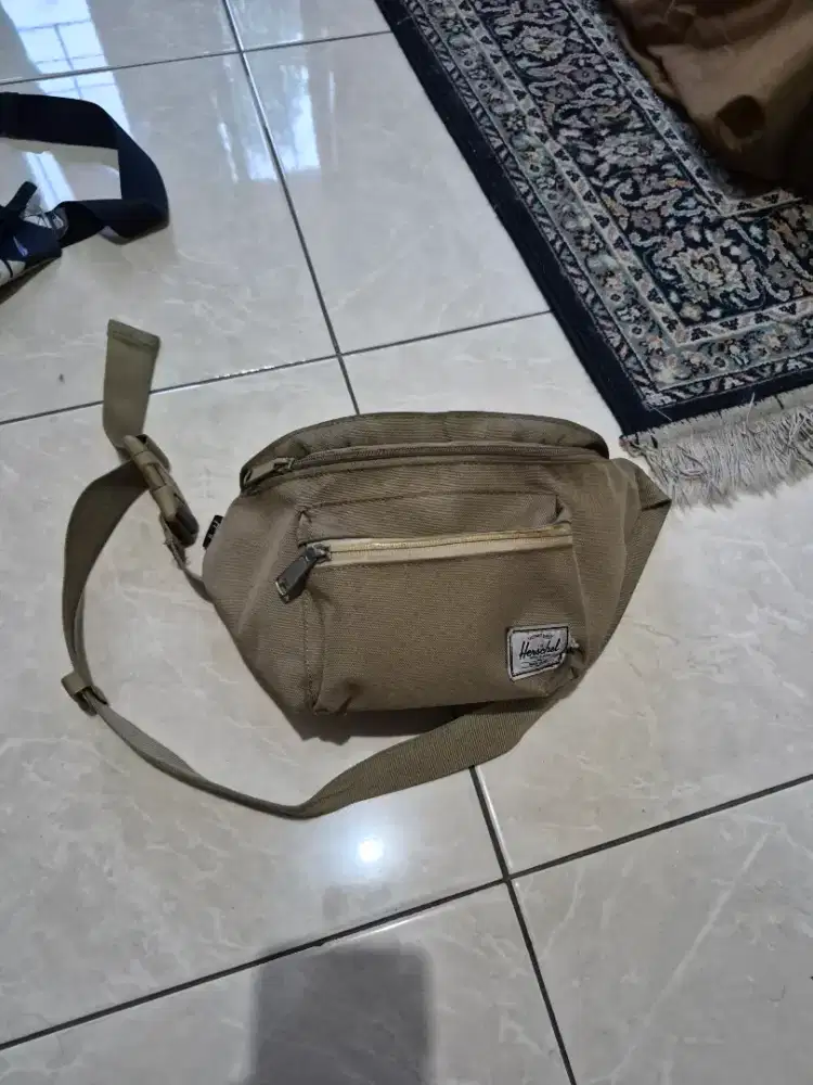 Hipbag Herschell warna coklat
