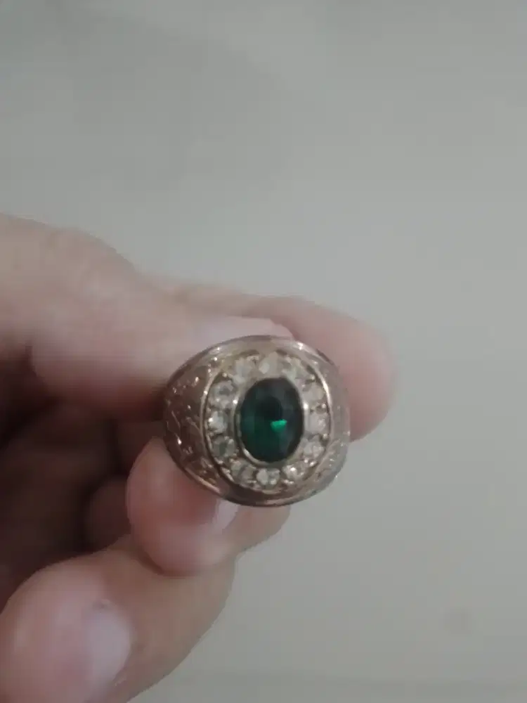 Cincin batu hijau