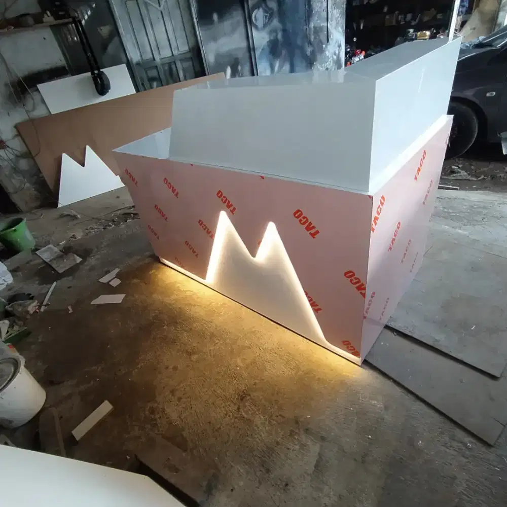 Meja kasir custom minimalis