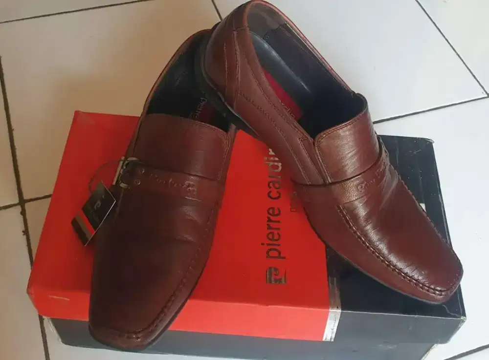 Sepatu Pierre Cardin