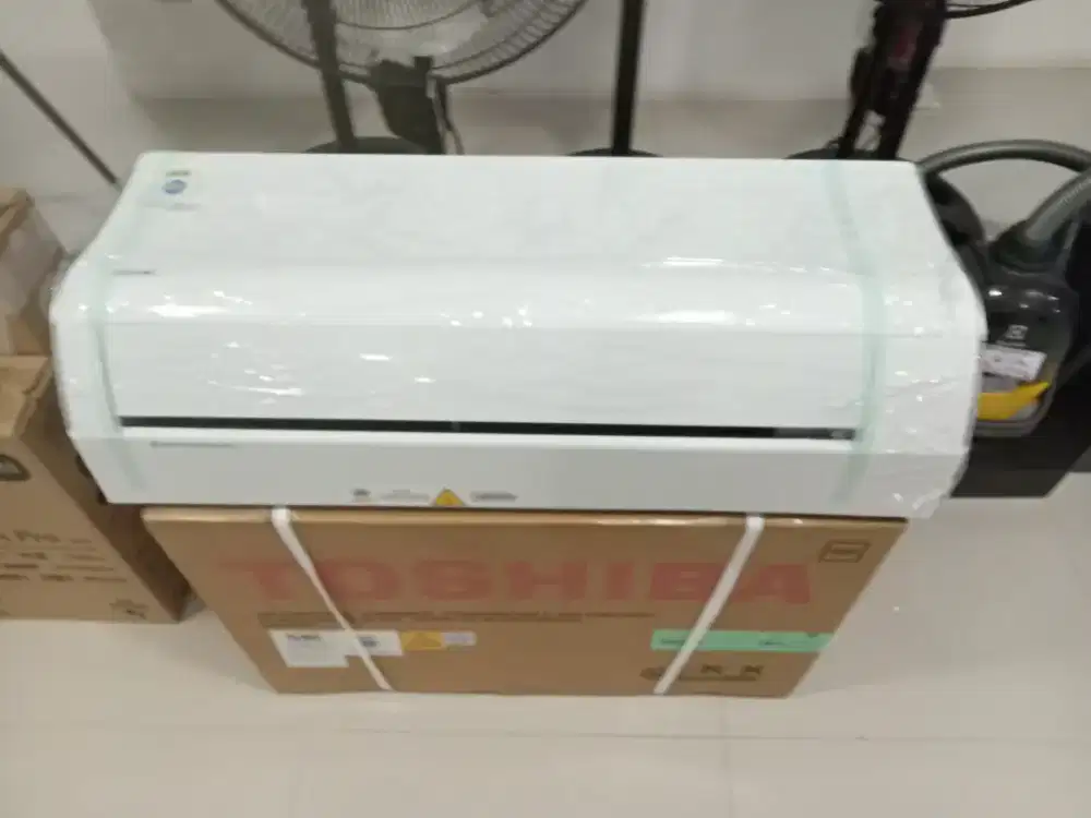 Flashsale TOSHIBA AC 1 PK ( hanya unit in & door saja )
