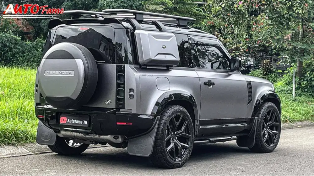 Land Rover Defender 90 P300 SE 2.0L Urban Package R22 Wheels NIK 2021