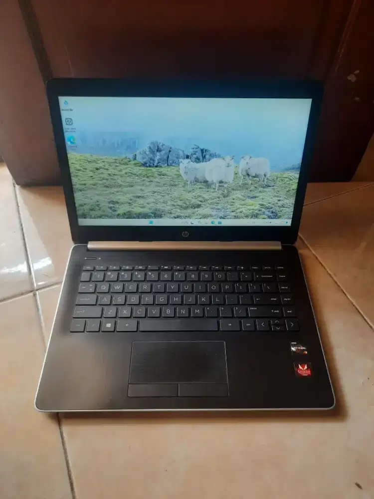 Laptop Second HP 14 CM008AU Ryzen 3 2200U