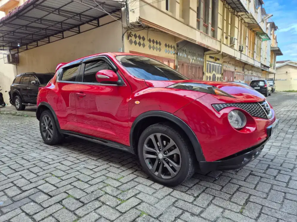 NISSAN JUKE RX RED INTERIOR A/T 2014