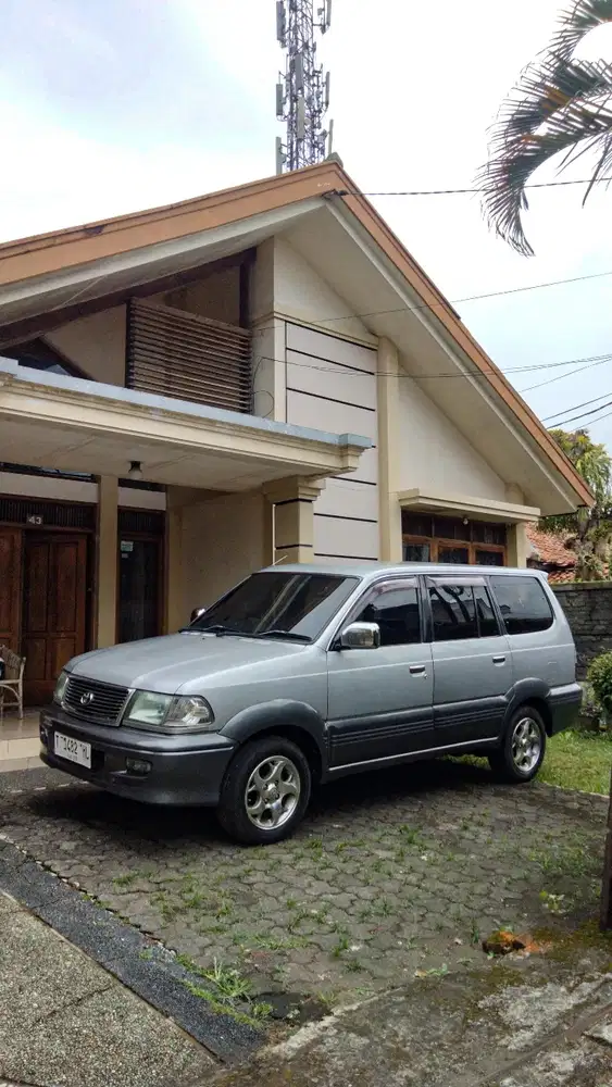 Toyota Kijang krista