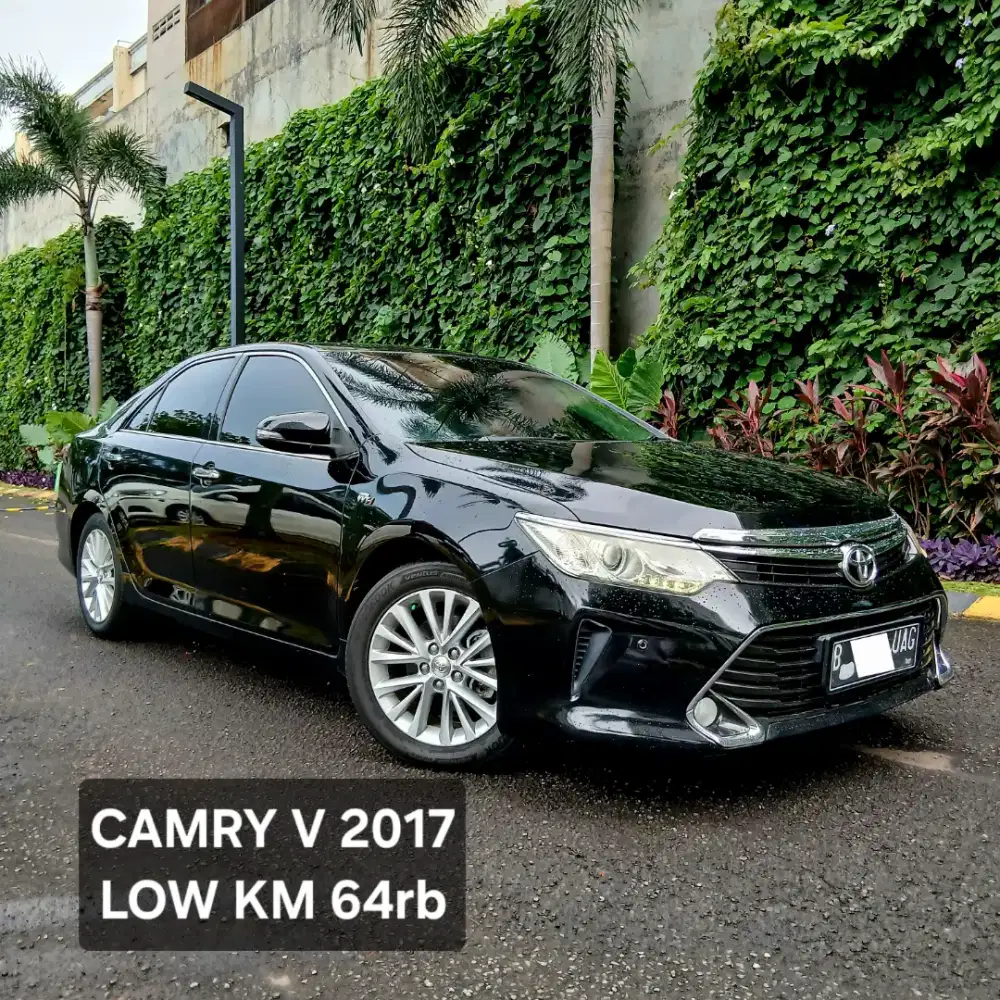 CASH - TOYOTA CAMRY V 2017 A/T - LOW KM 64rb