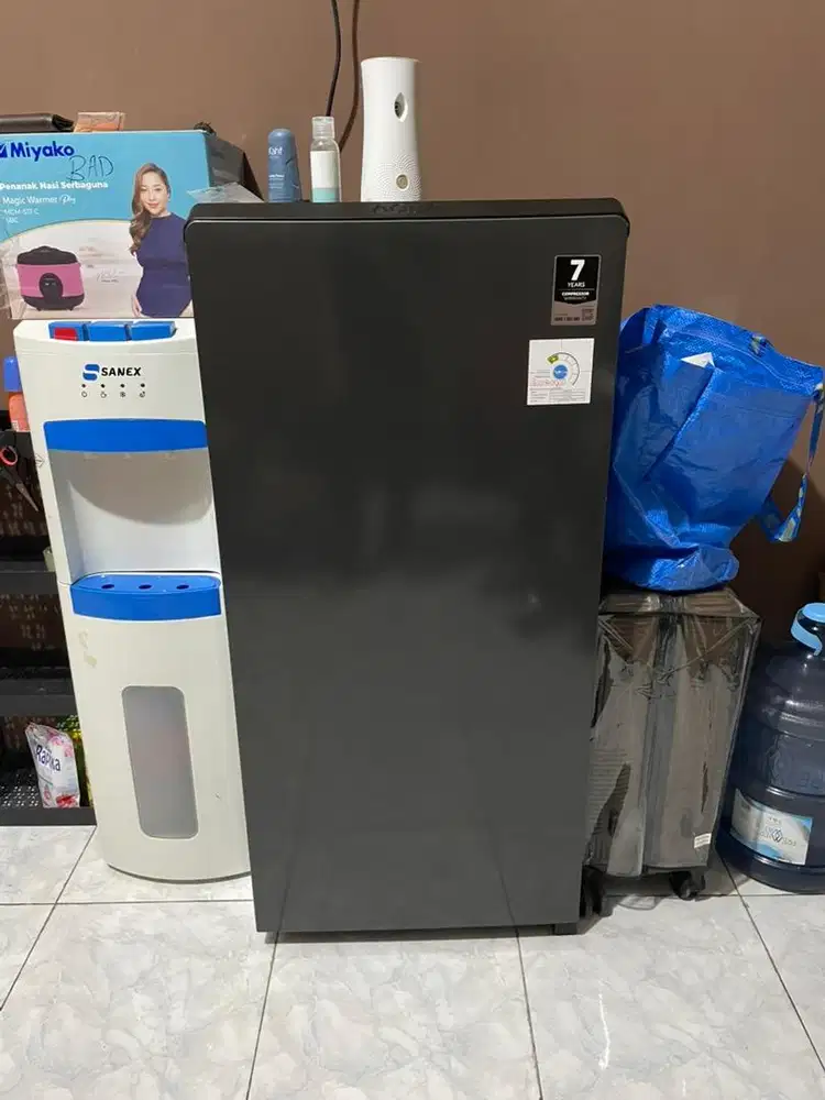 Kulkas Aqua - AQR-D205