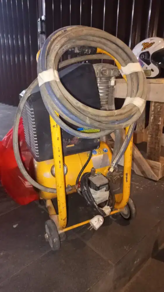 Kompresor Ac1010 merk puma sangat bagus belum lama pakai