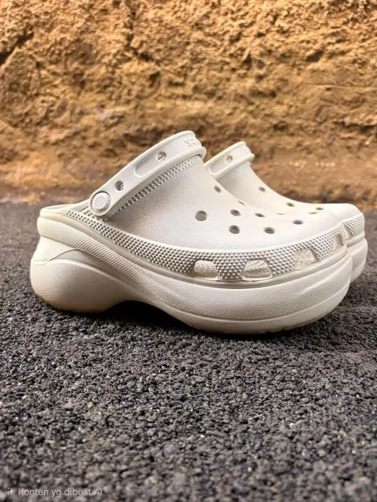 Preloved Crocs like new