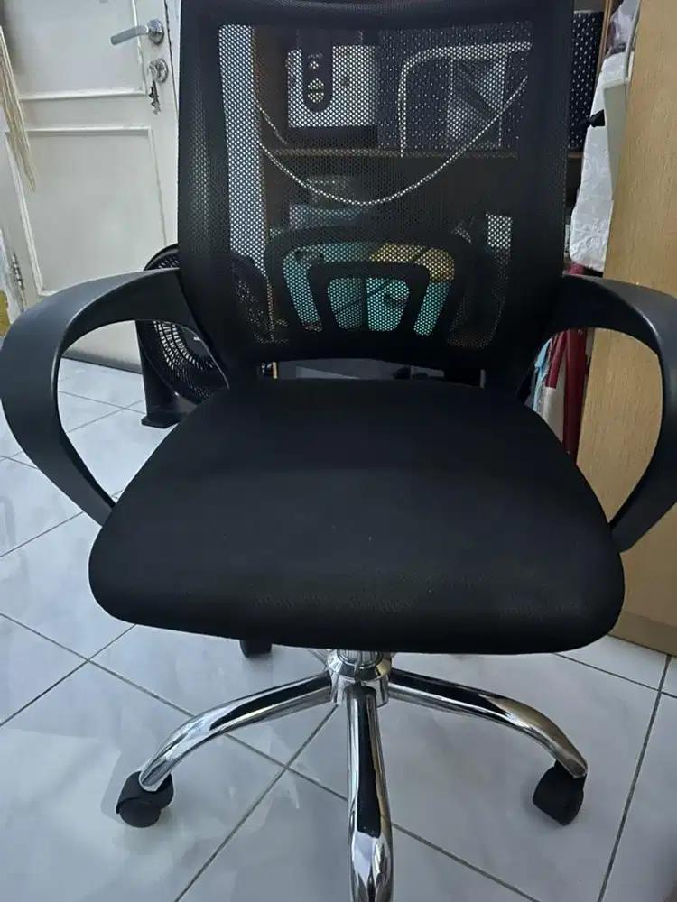 Kursi kerja brand informa