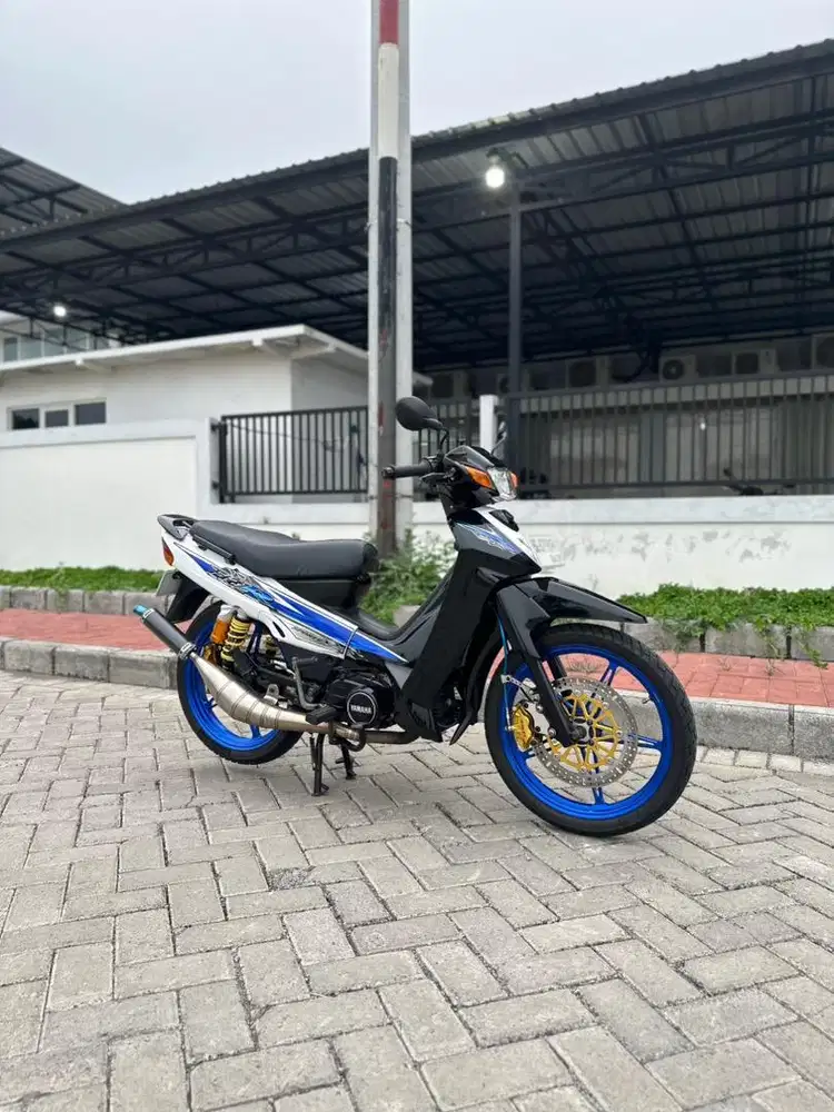 F1ZR HITAM 2004