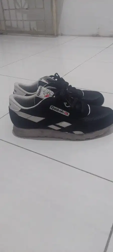 Sepatu Reebok pria second 99% fashion
