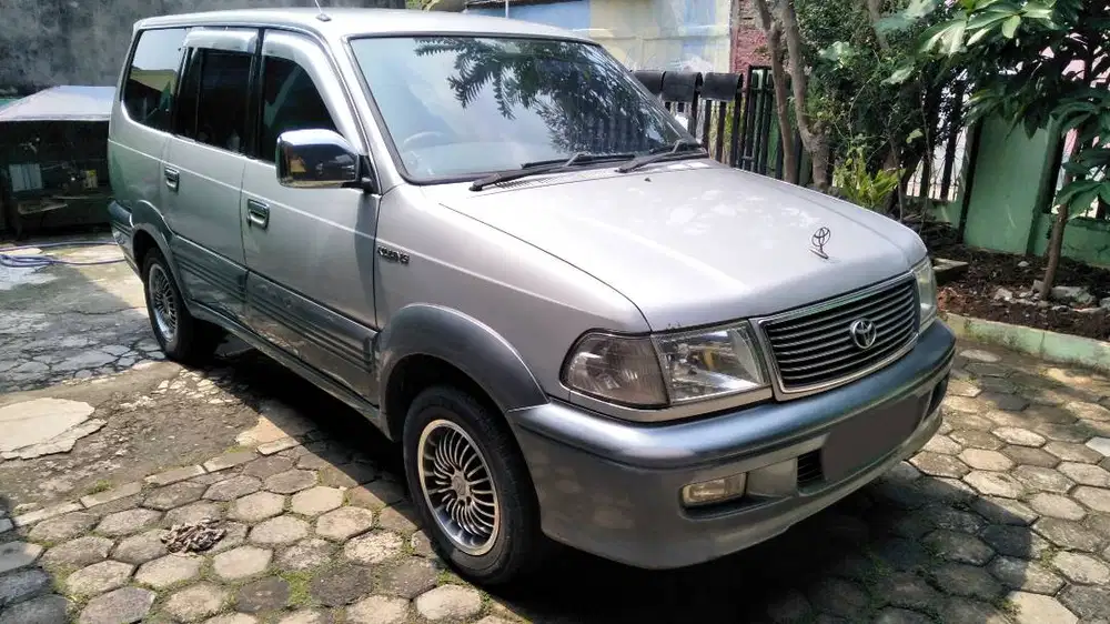 Toyota Kijang Krista Silver tahun 2000