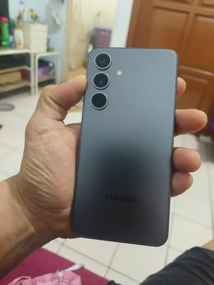 Samsung Galaxy S24 hitam mulus 8/256