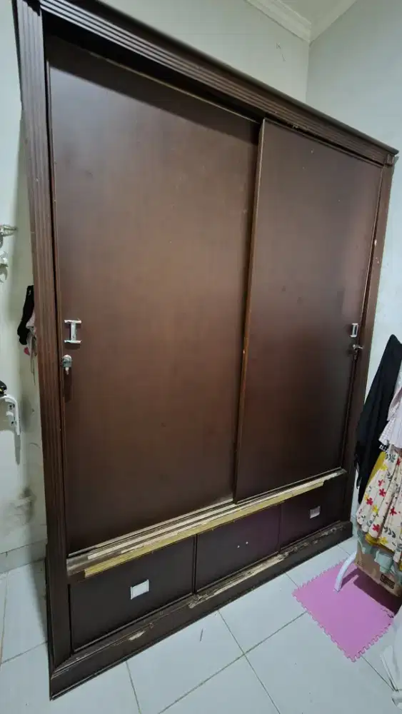 Lemari Sorong kondisi 85%