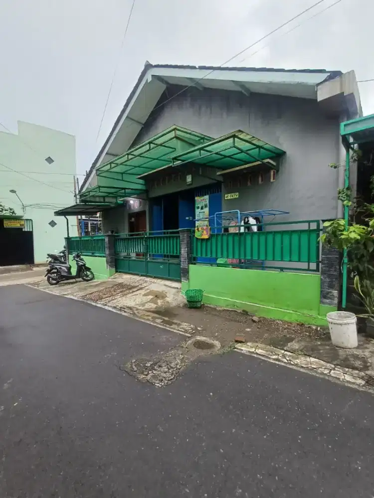 Sewa Kos Putri Solo Banjarsari Nusukan dekat AUB , SMA 5 Solo