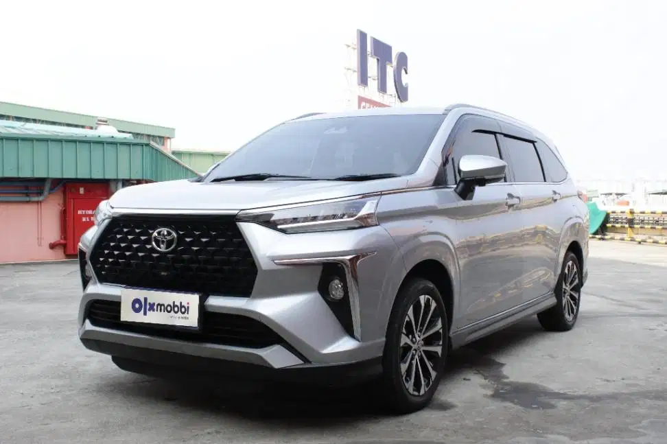 TDP 11JT Toyota Avanza 1.5 New Veloz CVT Bensin-AT Silver 2022