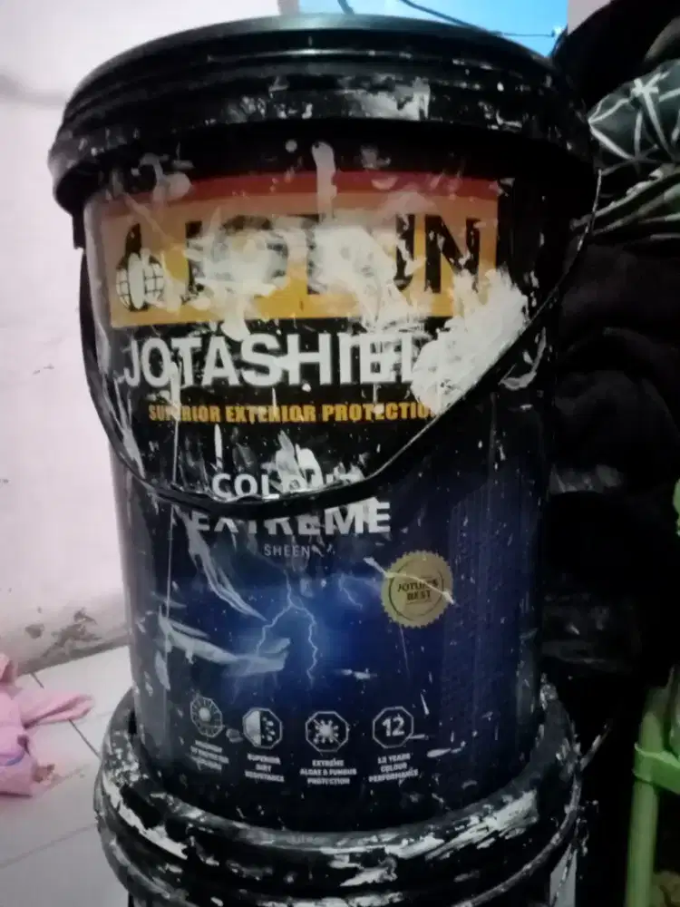 Ember kosong bekas cat