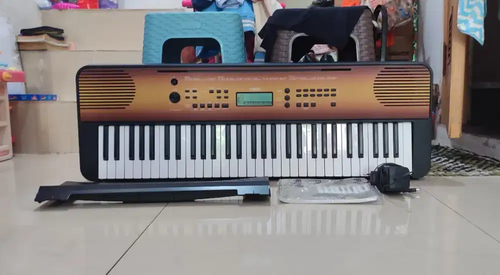 Yamaha PSR E360 Maple, warns bagus unik