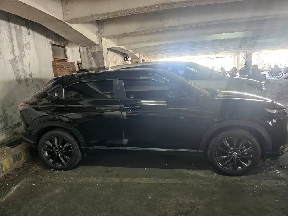 Jual hrv se 2023 hitam