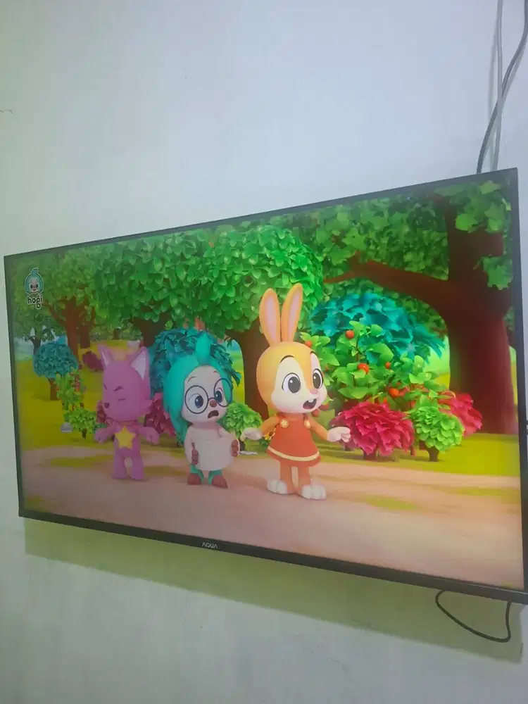 ANDROID TV - AQUA AQT6700UG  43 inch