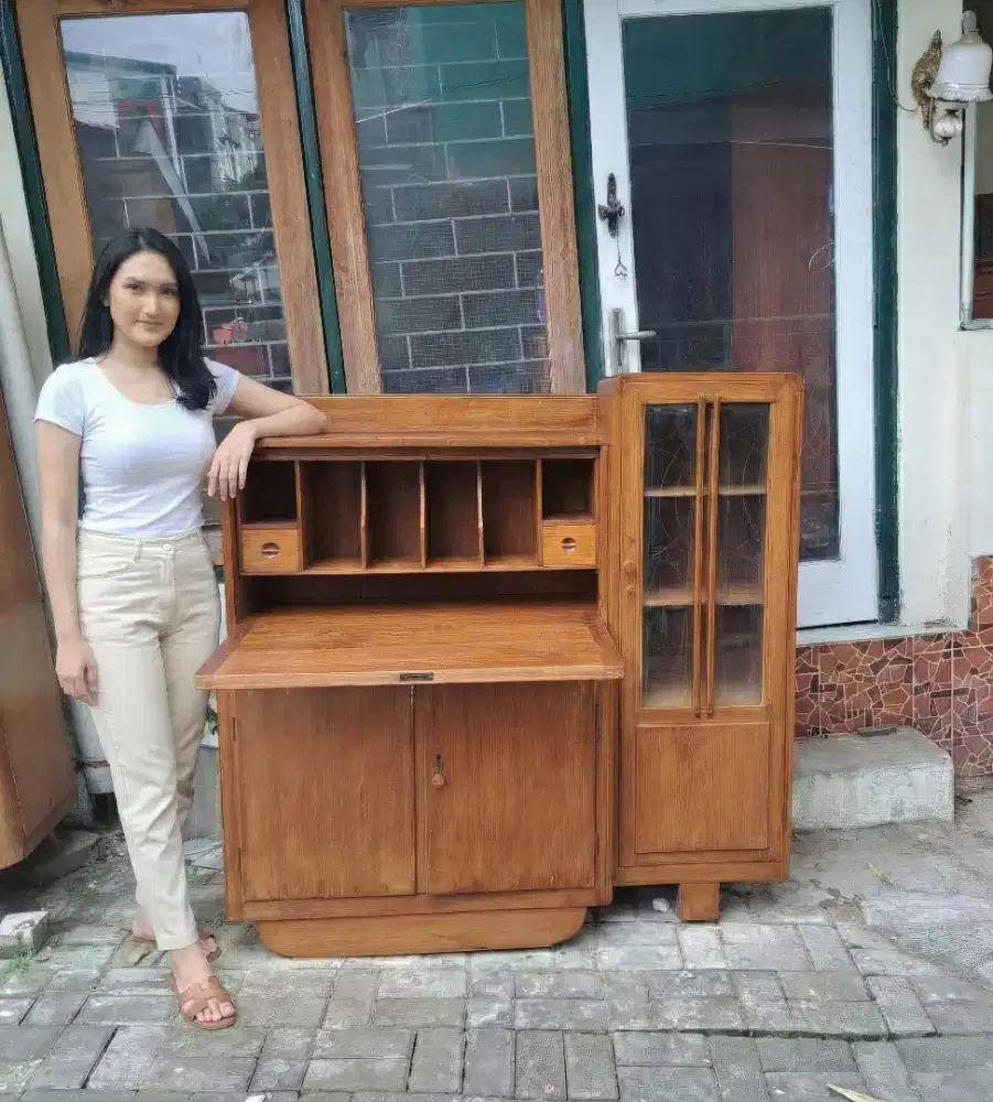 Meja belajar
art deco jati tua dimensi
P135cm
T137cm
L44cm