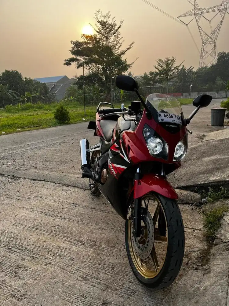 [istimewa] CBR 150R Old | low km | nomor cantik