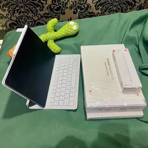 Paket komplit huawei matepad 11.5 s tab keyboard pen