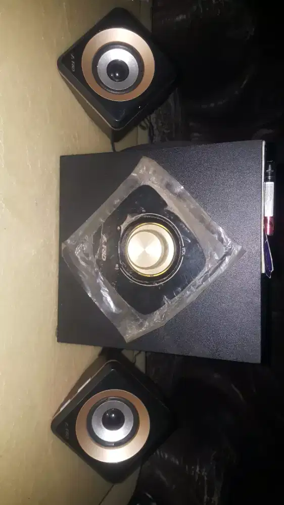 Speaker aktif F&D Fenda W330Bt lengkap