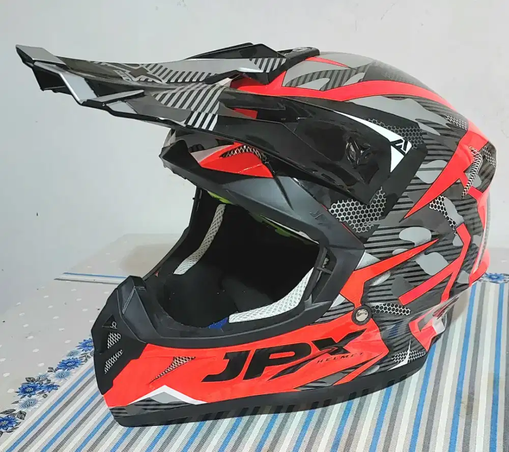 Helm Motor Trail Cross