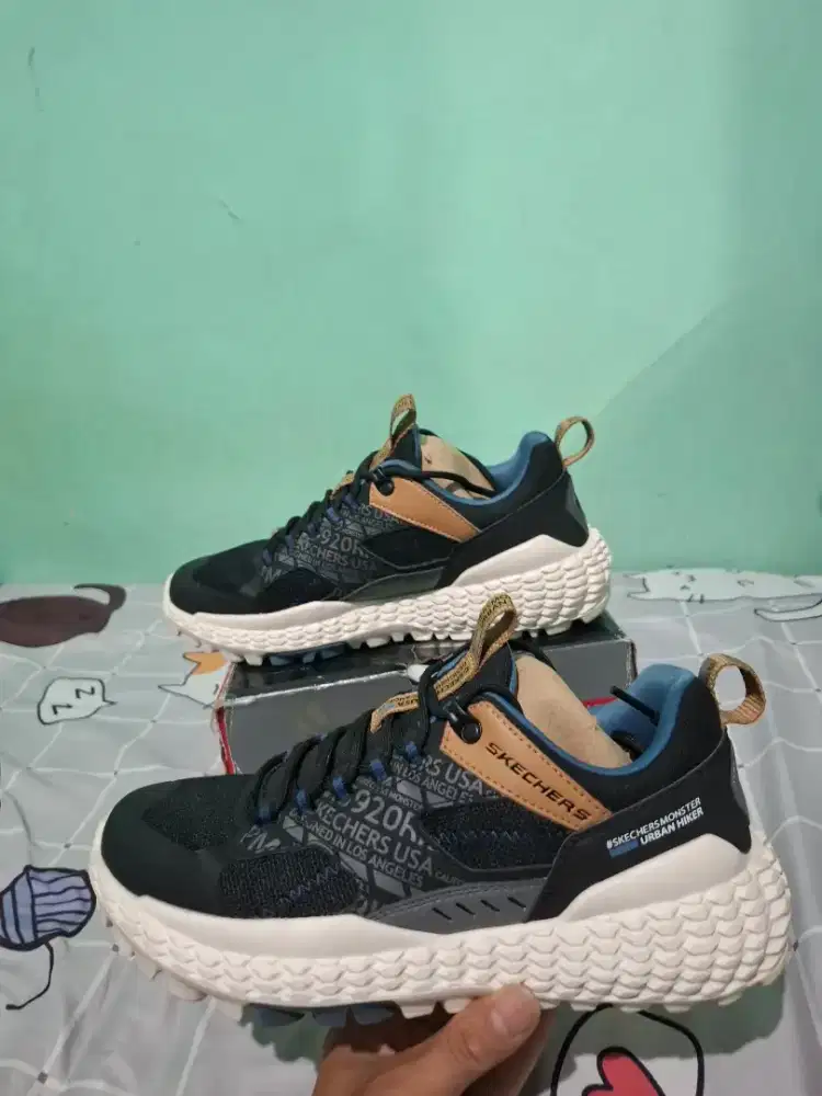 Sepatu Skechers monster size 40 insol 25.5 bisa pake di 41 secon