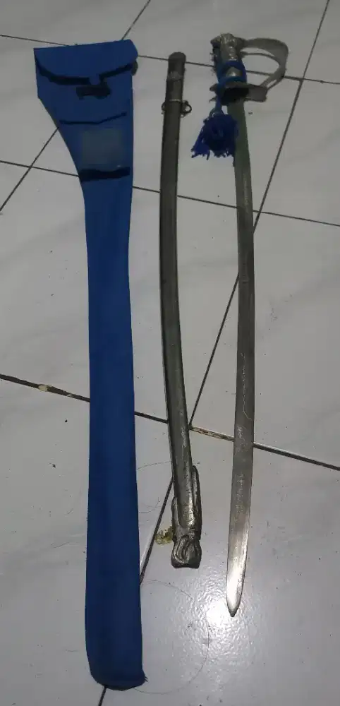 Pedang upacara perwira polri