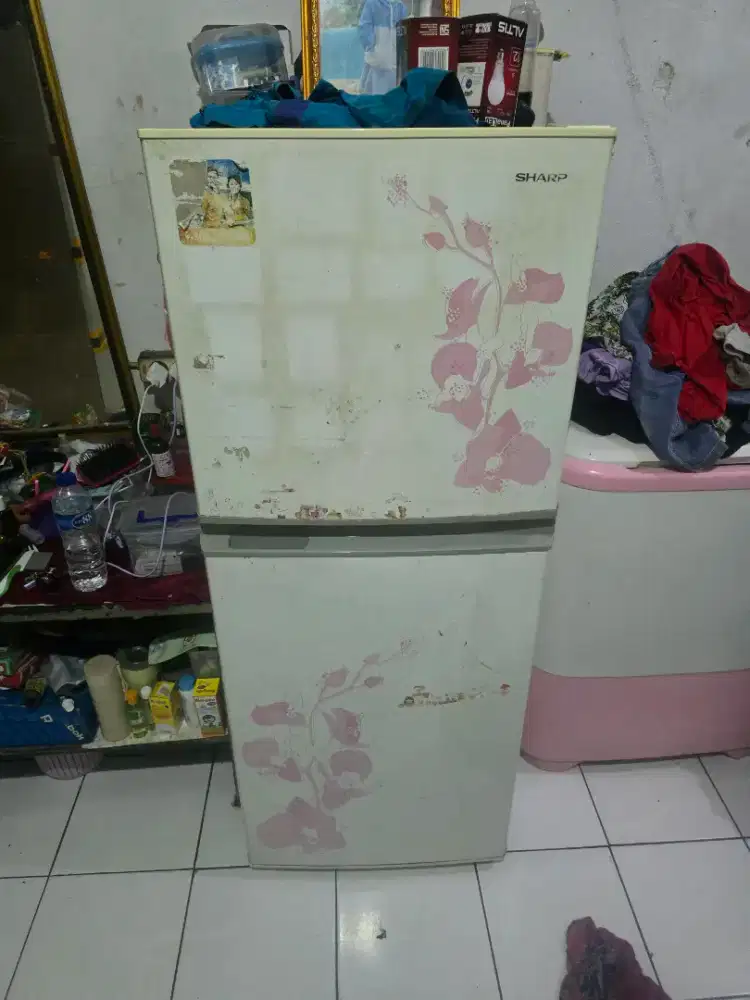 kulkas 2 pintu sharp putih
