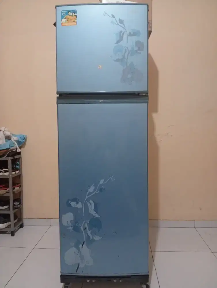 Kulkas merk sharp 2 pintu