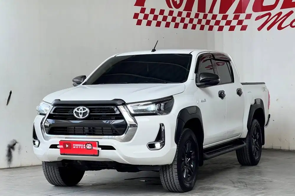 Toyota Hilux DC V 4X4 AT 2023 Putih