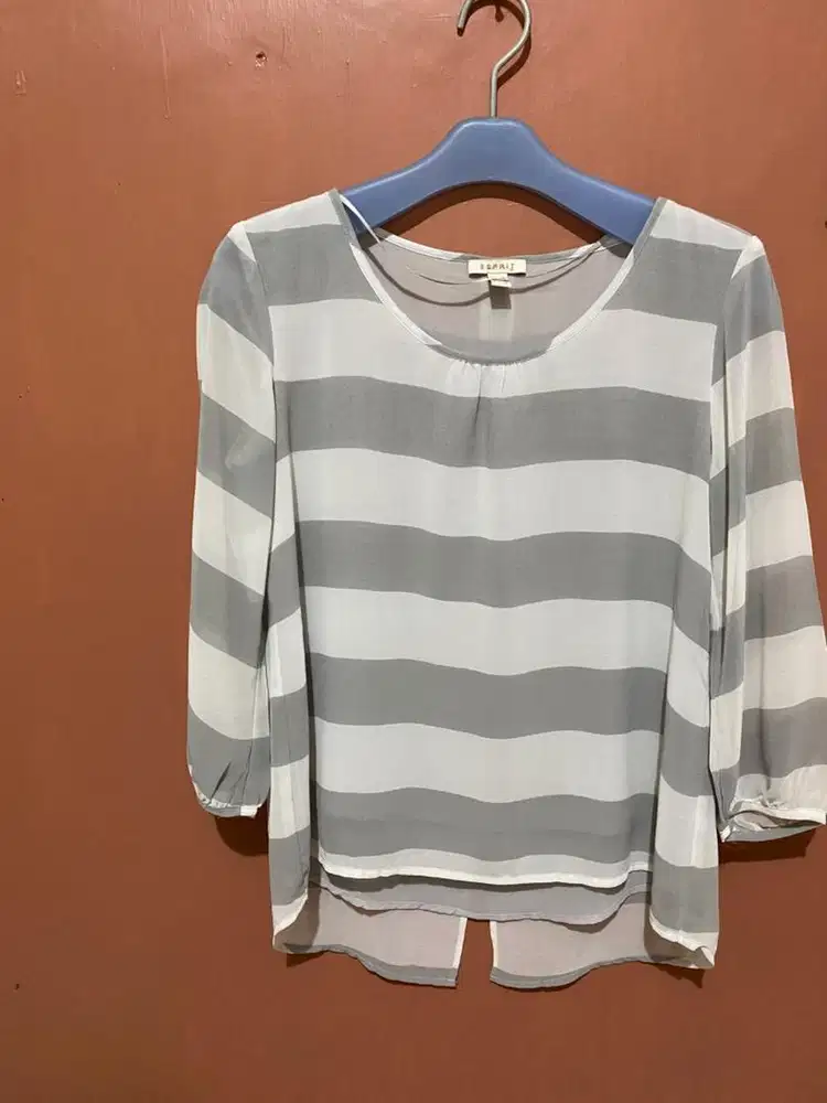 Atasan wanita casual