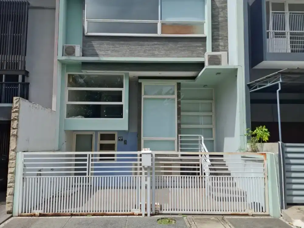 Dijual, Rumah di Kompleks Villa Kebon Jeruk 2 Lantai (Barang Langka)