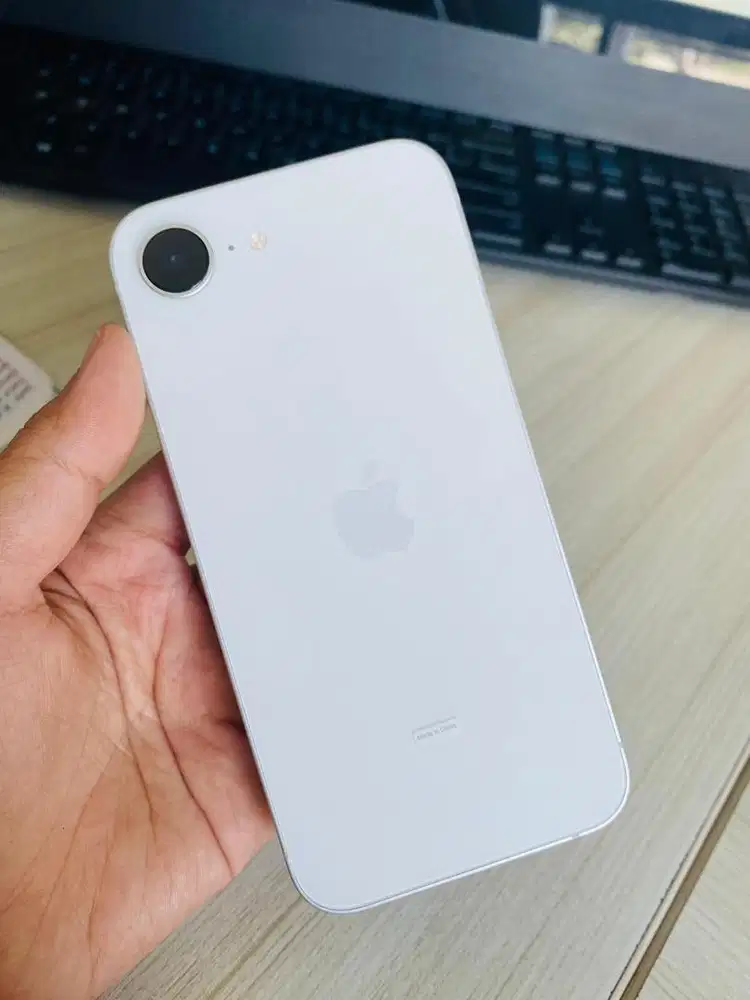 Iphone 16e 128gb LIKE NEW