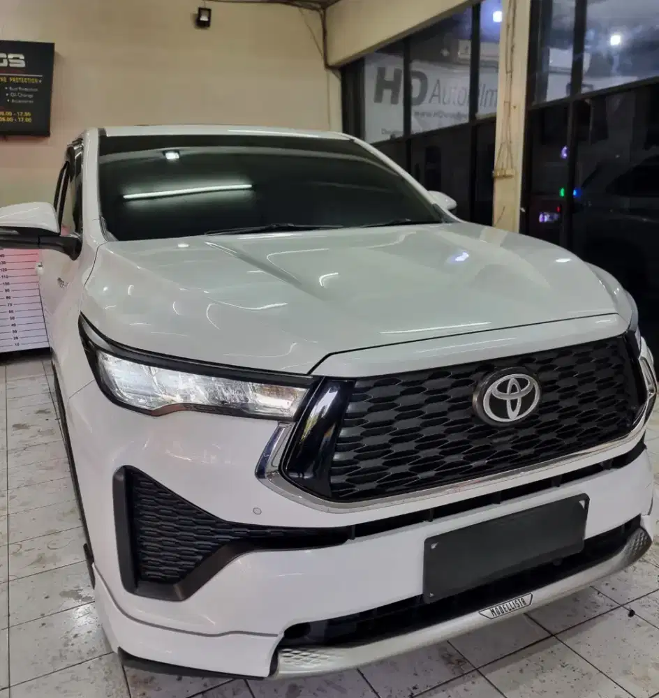 Innova ZENIX V Hybrid 2023 Modelista