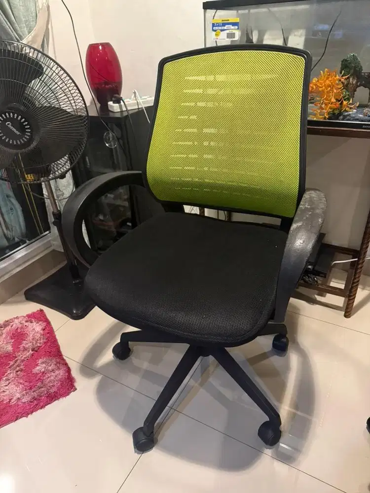 Kursi kantor hitam hijau