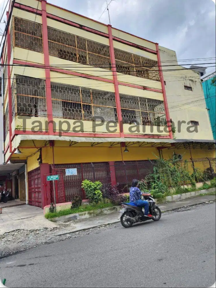 Di Jual Ruko 3 1/2 Tingkat lokasi Strategis tengah Kota Medan