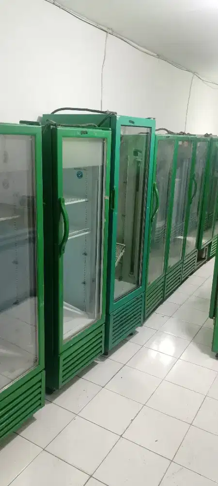 Showcase 5 rak ready stok banyak