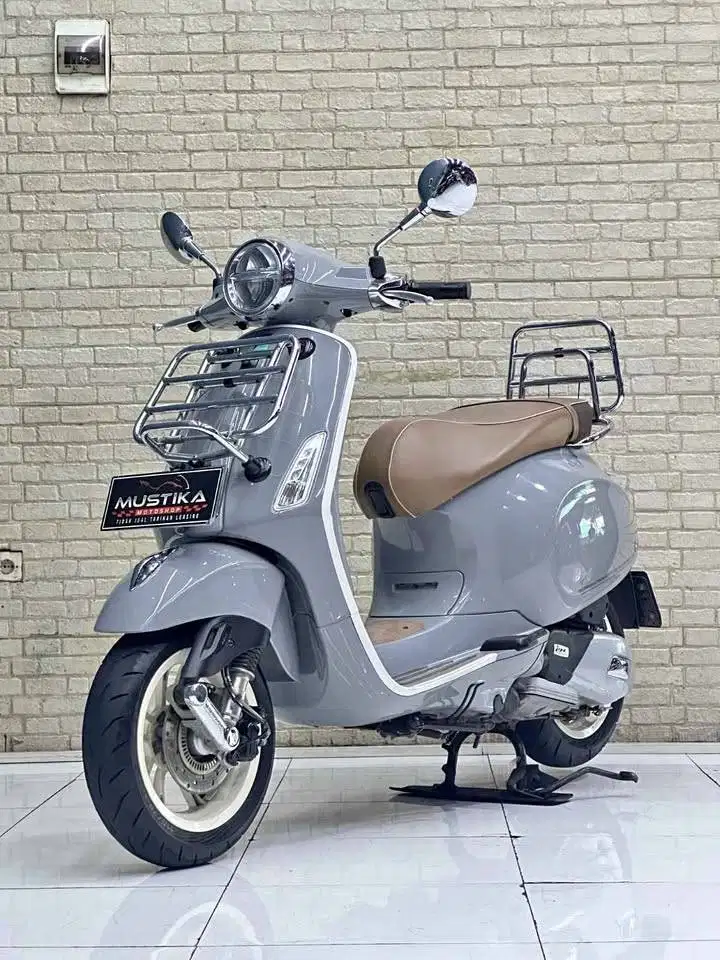 Vespa Primavera Picnic Series