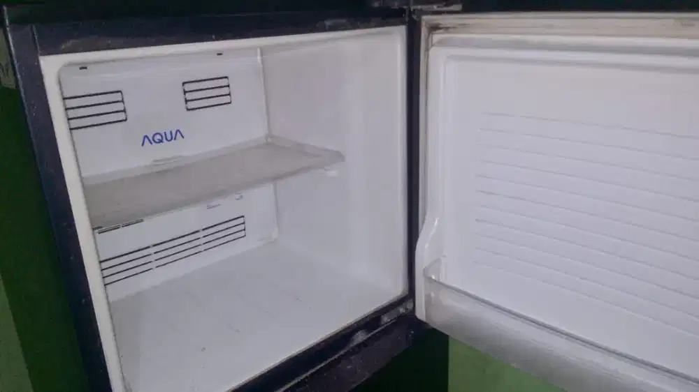 Kulkas merk aqua 2 pintu